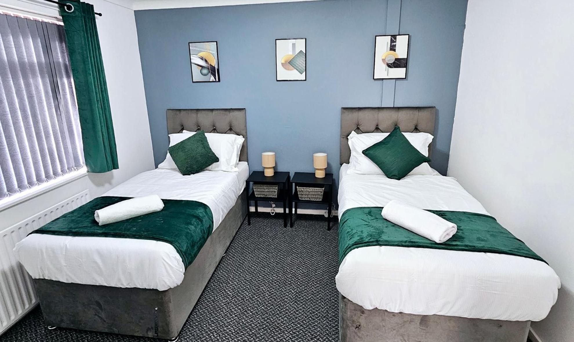 Lushstay Telford - Families, Contractors & Group Of Friends, Long Term Stay ภายนอก รูปภาพ